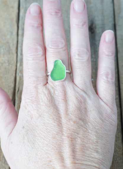 Size 7 1/2 Kelly Green Sea Glass Stacking Ring